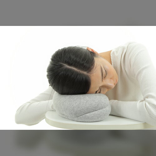 オーストリッチピロー Ostrich Pillow MINI 正規品 携帯枕 持ち運び枕 旅行 枕 うつぶせ 飛行機 電車 車 移動用枕 旅行用 トラベル まくら 昼寝用枕 バス 出張 便利 人気 おすすめ ランキング 首が楽な枕 まくら ブランド おもしろ グッズ 睡眠 安眠 安眠枕 快眠 快眠枕