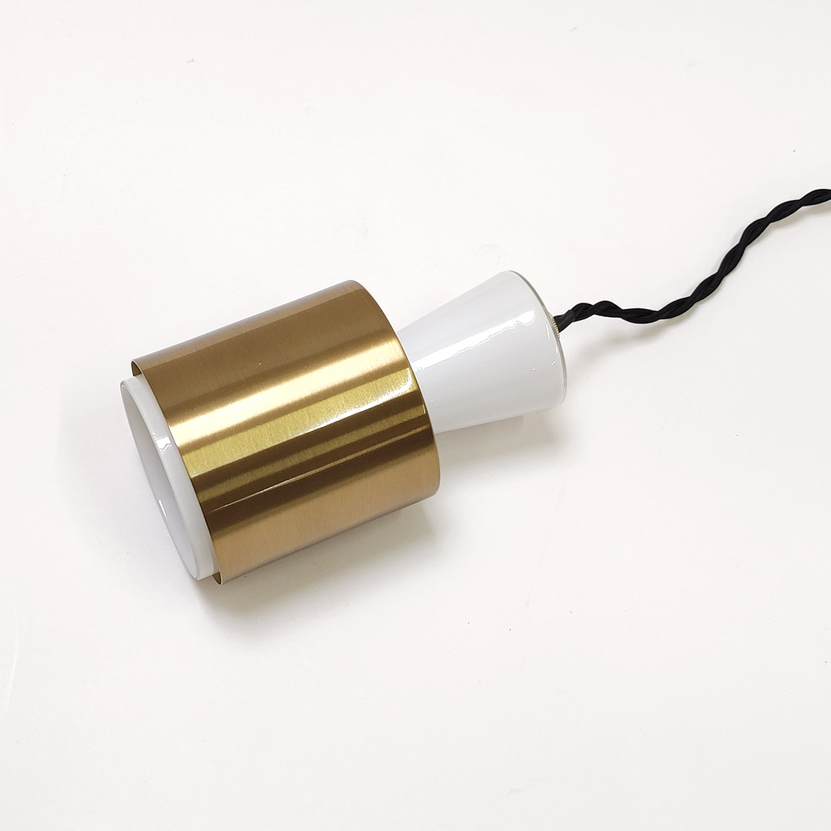 【レビュー特典】ペンダントライト おしゃれ 北欧 天井照明 1灯 ノーヴァ Nova LED電球 LT-4432 ライト リビング ダイニング キッチン トイレ 玄関 寝室 照明器具 ヴィンテージ シンプル ミニマル ゴールド 金色 新生活 インターフォルム roughral-10003680 ラフラル インテリア サンプル画像3