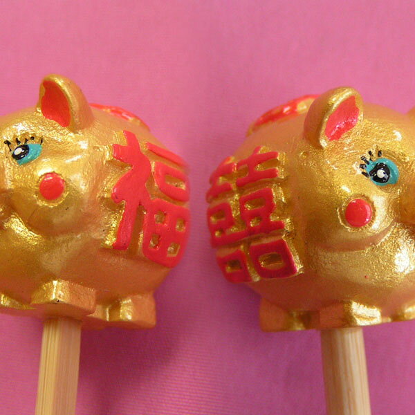 金豚 金ぶた 耳掻き（耳かき）(ネコポス便可)|開運グッズ,中国,玩具,置物,置き物,運気アップ,プレゼント,お土産,ギフト,誕生日,お祝い,雑貨 ro1108 rouishingoh-10000155 パンダまん老維新中華街大通り本店 サンプル画像3