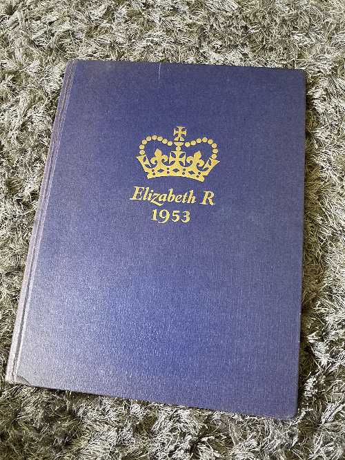 【古本】 The Queen Elizabeth coronation souvenir - L. T. A. Robinson Ltd (L. T. A. Robinson Ltd) 【紙書籍】 B0007ISYP8