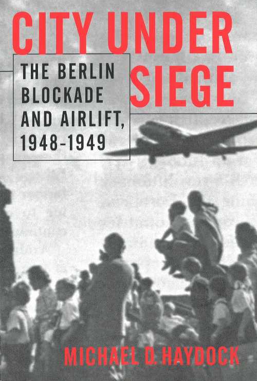 乐天商城 - 【古本】 City Under Siege: The Berlin Blockade and Airlift, 1948-1949 - Michael D. Haydock (POTOMAC BOOKS) 【紙書籍】 9781574882643