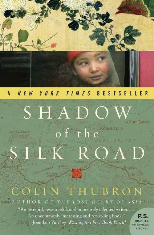 タイトル: Shadow of the Silk Road著者: Colin Thubron出版社: Harper Perennial出版日: 2008年07月01日古本非常に良い。端が少し摩耗しているが、汚れのないきれいな本。製本状態は良好。ダスト ジャケットが付属している場合は、それも含まれます。リサイクル可能なアメリカ製の封筒で発送します。すべての注文に 100% 返金保証付き。To travel the Silk Road, the greatest land route on earth, is to trace the passage not only of trade and armies but also of ideas, religions, and inventions. Making his way by local bus, truck, car, donkey cart, and camel, Colin Thubron covered some seven thousand miles in eight months--out of the heart of China into the mountains of Central Asia, across northern Afghanistan and the plains of Iran into Kurdish Turkey--and explored an ancient world in modern ferment.当店利用時のご注意・当店の商品は原則として、「個人輸入」としての取り扱いになり、アメリカ合衆国から直接お客様のもとへお届けいたします。商品の配送手続きのために、アメリカ合衆国の事業者へお客様の注文情報が提供されます。注文情報の提供について同意いただいた上でご注文ください。アメリカ合衆国の個人情報保護法制等について確認する場合は、こちらのページ「https://corp.rakuten.co.jp/privacy/data-transfers.html」をご参照ください。・関税・輸入消費税が課税される場合があります。・課税額はご注文時には確定しておらず、通関時に確定しますので、商品の受け取り時に着払いでお支払いください。・個人輸入される商品は、全てご注文者自身の「個人使用・個人消費（日本に居住する者に寄贈される物で、当該寄贈を受ける者の個人的な使用に供される場合を含みます。）」が前提となります。第三者への譲渡・転売が法令で禁止されるもの（医薬品、医薬部外品、化粧品等を含みますが、これに限られません。）もございますのでご注意下さい。・商品お届けまでに、10日間程度かかります。