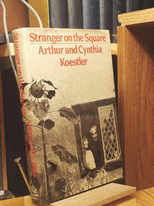 タイトル: Stranger on the Square著者: Arthur Koestler出版社: Random House出版日: 1984年12月31日古本良い。端の摩耗が中程度。製本状態良好。本文にマーキングがある場合があります。図書館から入手することもあります。リサイクル可能なアメリカ製の封筒で発送します。すべての注文に 100% 返金保証付き。当店利用時のご注意・当店の商品は原則として、「個人輸入」としての取り扱いになり、アメリカ合衆国から直接お客様のもとへお届けいたします。商品の配送手続きのために、アメリカ合衆国の事業者へお客様の注文情報が提供されます。注文情報の提供について同意いただいた上でご注文ください。アメリカ合衆国の個人情報保護法制等について確認する場合は、こちらのページ「https://corp.rakuten.co.jp/privacy/data-transfers.html」をご参照ください。・関税・輸入消費税が課税される場合があります。・課税額はご注文時には確定しておらず、通関時に確定しますので、商品の受け取り時に着払いでお支払いください。・個人輸入される商品は、全てご注文者自身の「個人使用・個人消費（日本に居住する者に寄贈される物で、当該寄贈を受ける者の個人的な使用に供される場合を含みます。）」が前提となります。第三者への譲渡・転売が法令で禁止されるもの（医薬品、医薬部外品、化粧品等を含みますが、これに限られません。）もございますのでご注意下さい。・商品お届けまでに、10日間程度かかります。