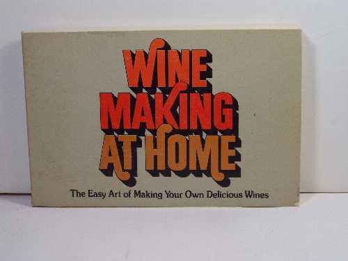 【古本】 Wine making at home - Winton Farmer (Pyramid Communications) 【紙書籍】 0515094013