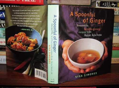  A Spoonful of Ginger : Irresistible Health-Giving Recipes from Asian Kitchens - Nina Simonds (Knopf)  9780375400360