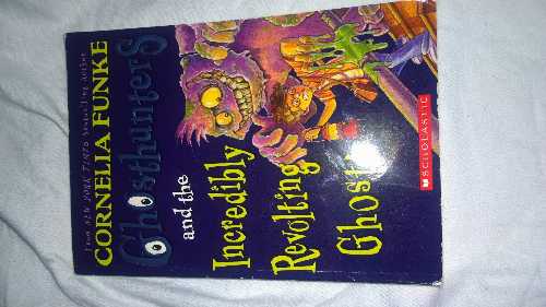 【古本】 Ghosthunters And The Incredibly Revolting Ghost - Cornelia Funke (Scholastic) 【紙書籍】 9780439900836