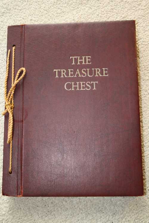  The Treasure Chest: A Heritage Album Containing 1064 Familiar and Inspirational Quotations, Poems, Sentiments, and Prayers From Great Minds of 2500 Years - Charles L. Wallis (Harper & Row)  B000ONXBRC
