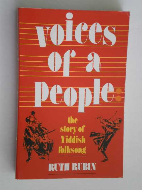 タイトル: Voices of a People: The Story of Yiddish Folksong著者: Ruth Rubin出版社: Jewish Pubn Society出版日: 1979年12月31日古本良い。端の摩耗が中程度。製本状態良好。本文にマーキングがある場合があります。図書館から入手することもあります。リサイクル可能なアメリカ製の封筒で発送します。すべての注文に 100% 返金保証付き。当店利用時のご注意・当店の商品は原則として、「個人輸入」としての取り扱いになり、アメリカ合衆国から直接お客様のもとへお届けいたします。商品の配送手続きのために、アメリカ合衆国の事業者へお客様の注文情報が提供されます。注文情報の提供について同意いただいた上でご注文ください。アメリカ合衆国の個人情報保護法制等について確認する場合は、こちらのページ「https://corp.rakuten.co.jp/privacy/data-transfers.html」をご参照ください。・関税・輸入消費税が課税される場合があります。・課税額はご注文時には確定しておらず、通関時に確定しますので、商品の受け取り時に着払いでお支払いください。・個人輸入される商品は、全てご注文者自身の「個人使用・個人消費（日本に居住する者に寄贈される物で、当該寄贈を受ける者の個人的な使用に供される場合を含みます。）」が前提となります。第三者への譲渡・転売が法令で禁止されるもの（医薬品、医薬部外品、化粧品等を含みますが、これに限られません。）もございますのでご注意下さい。・商品お届けまでに、10日間程度かかります。