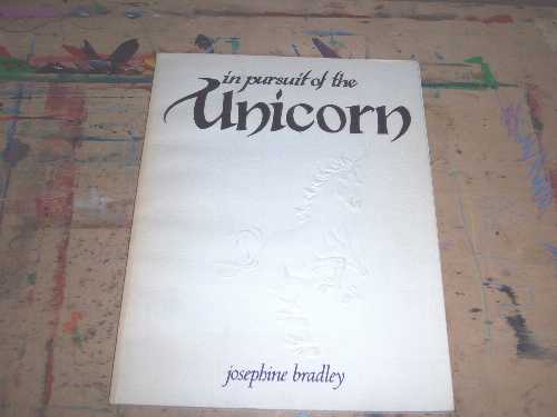  In Pursuit of the Unicorn - Josephine Bradley (Pomegranate Artbooks)  0917556062
