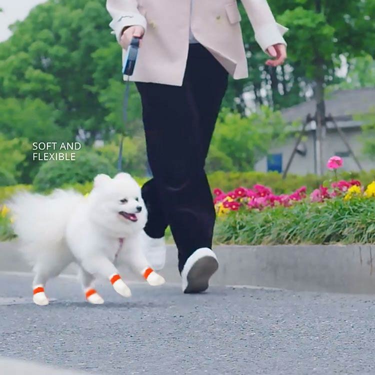 Route39の使い捨て 通気 靴 滑り止め 柔らかい 犬 犬用靴 肉球保護 100枚入 猫用 足元の汚れ防止 不織布 ドッグブーツ 靴 軽い 犬用靴下 フットカバー ペット 100枚入 50足 カバー 犬用 使い捨てブーツ 防水 濡れない 歩きやすい ドッグシューズ ケガ防止｜アングル3