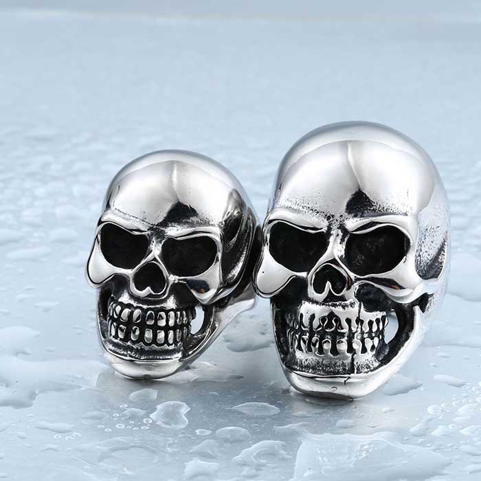 【送料無料】 スカルヘッドリング 選べる スモール ビッグ 存在感　頭蓋骨　骸骨 ドクロ 吸血鬼 ステンレス　V系 高品質316Lサージカルステンレスリング　金属アレルギー対応 3