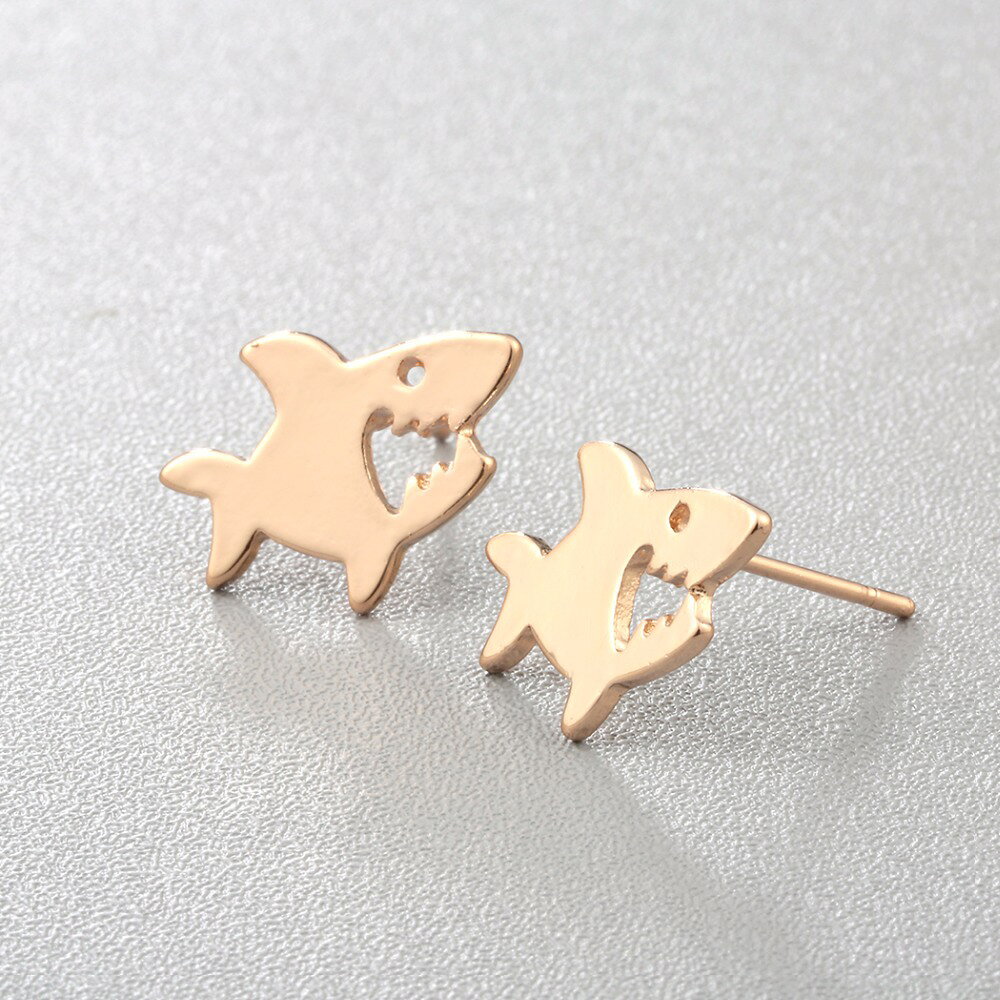 【送料無料】 サメ ピアス デフォルメ コミカル マリン 魚 海 ジョーズ ビンテージ アクセサリー 大人 可愛い ガーリー シルバー ゴールド パーティ ギフト シンプルの商品画像 3