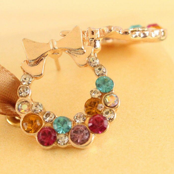 【送料無料】 ピアス ラインストーン リース ストーン リボン クリスマス ビンテージ アクセ 大人 可愛い ガーリー ファッション レディース シルバー ゴールド ギフト プレゼント ハロウィン 誕生日 クリスマス 父の日 母の日 記念日 ホワイトデー バレンタインデー お返し