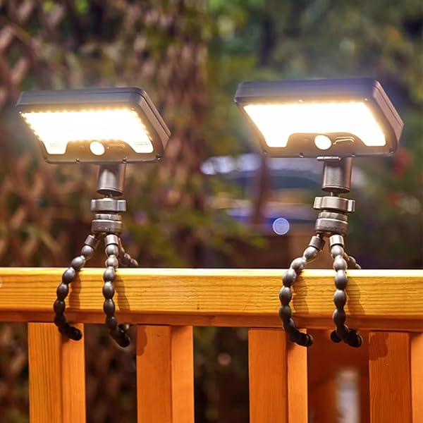 【送料無料】ソーラーライト 屋外 防水 人感センサー 三脚付き 92LED 角度調節 3つ知能モード 電気代0 省エネ USB充電可 IP65防水防塵 自動点灯 設置簡単 庭/柵/ガーデンライト地震/停電時適用