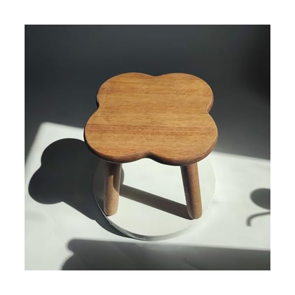 【送料無料】木製 クローバー型 子供椅子 ミニスツール 丸いす 低い 小さい椅子 24x24cm 足置き 花台 耐荷重80kg ナチュラル（胡桃色）