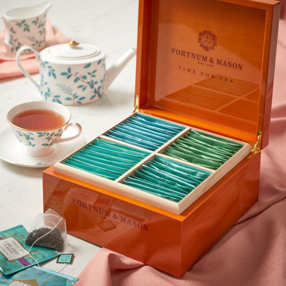 FORTNUM & MASON Fortnum's Famous & Classic World Wooden Restaurant Box 60 Silky teabags フォートナム・アンド・メイソン レストランボックス 60シルキーティーバッグ 英国紅茶 [イギリス直送]