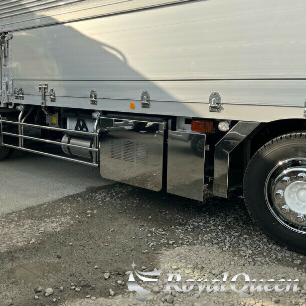 期間限定!20%オフセール♪少し訳あり【送料無料】【UD TRUCKS 新型 21クオン/パーフェクトクオン マフラーカバー タイプA 鏡面 #1000】トラッ...