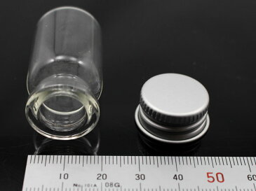 【特別特価・数量限定】B級品/アウトレット品/銀蓋付きガラス小瓶/ガラス容器/2.2×5.0cm/銀蓋タイプ)/直径22mm高さ50mm/容量10ml【1個】/ガラス瓶/瓶/1個/単品/密封小瓶/B級品/B級/ガラス小瓶(※銀蓋に傷・凹みあり/画像をご確認ください)