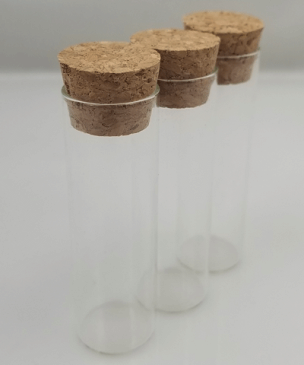 アウトレット品/B級品/欠け・汚れあり/ガラス小瓶/ガラス容器(ストレート/7.0×2.2cm)/容量18ml【1個】ロングタイプ/単品/ガラス小瓶/ガラス/瓶/ガラス瓶/細長/ストレートタイプ/円柱形瓶/ハンドメイド雑貨/高さ70mm×直径22mm/7cm小瓶(※メール便20本まで同梱可能)