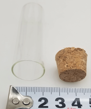 アウトレット品/B級品/欠け・汚れあり/ガラス小瓶/ガラス容器(ストレート/7.0×2.2cm)/容量18ml【1個】ロングタイプ/単品/ガラス小瓶/ガラス/瓶/ガラス瓶/細長/ストレートタイプ/円柱形瓶/ハンドメイド雑貨/高さ70mm×直径22mm/7cm小瓶(※メール便20本まで同梱可能)