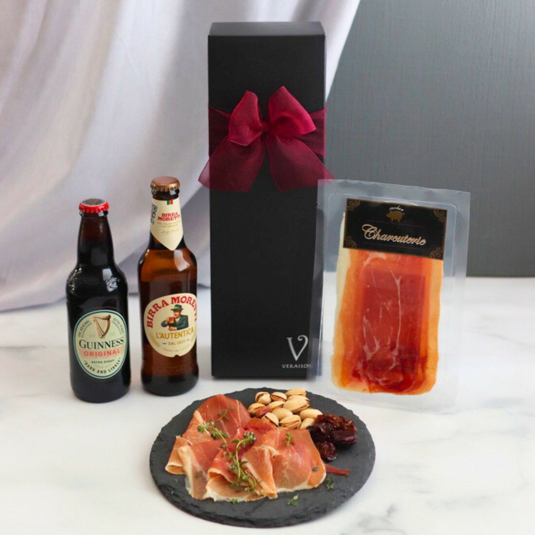 ビール 飲み比べ おつまみ 生ハム ギフト リボン化粧箱包装 モレッティ ビール 330ml 1本 ギネス エクストラスタウト330ml ハモンセラーノ45g 1パック 冷蔵配送 プレゼント おしゃれ 誕生日 メッセージ