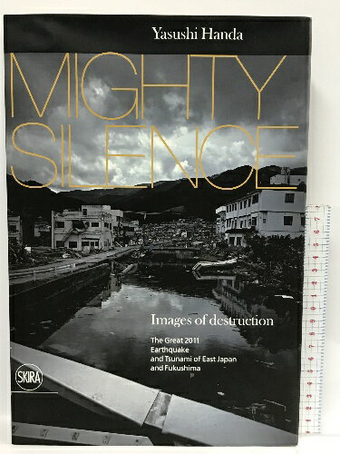 【中古】洋書 Yasushi Handa MIGHTY SILENCE Images of destruction The Great Earthquake and Tsunami of East Japan Skira 東日本大震災