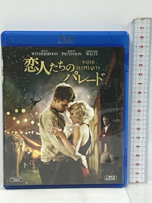 【中古】2　恋人たちのパレード　20世紀フォックス・ホーム・エンターテイメント・ジャパン ロバート・パティンソン　 [Blu-ray] 　SKU02F-230703013044001-002　jan4988142100115　コンディション中古 - 良い　コンディション説明バーコードがありません。番号「FB-50200」の商品です。ディスク・ケースのセット販売です。その他の付属品はないもとのご理解下さい。盤面は良好です。ケースにスレ、があります。■付録等の付属品がある商品の場合、記載されていない物は『付属なし』とご理解下さい。※注意事項※当店は実店舗・他サイトでも販売を行っております。在庫切れの場合はキャンセルさせて頂きます。※ ポイント消化 にご利用ください。　送料ゆうメール　商品説明【当店の商品詳細・付属品や状態はコンディション説明でご確認ください。こちらに記載がある場合は書籍本体・内容の説明や元の付属品の説明であり、当店の商品とは異なる場合があります。参考としてご覧ください。】『トワイライト』シリーズのロバート・パティンソン×リーズ・ウィザースプーンで贈る、禁断のラブストーリー！映画の言葉　“幸せな人生を切り開いていくのは君自身だ”＜キャスト&amp;スタッフ＞ジェイコブ・ヤンコフスキ…ロバート・パティンソン（内田夕夜）マーリーナ…リーズ・ウィザースプーン（園崎未恵）オーガスト…クリストフ・ヴァルツ（内田直哉）老ジェイコブ…ハル・ホルブルック（石森達幸）監督：フランシス・ローレンス脚本：リチャード・ラグラヴェネーズ●字幕翻訳：稲田嵯裕里　●吹替翻訳：宮川桜子＜ストーリー＞卒業目前で両親を亡くした、獣医志望の大学生ジェイコブ。経済的に追いつめられた彼は、職探しのため都会へ向うも道のりは険しく、たまたま通りかかった移動サーカス団の電車に捨て鉢で飛び乗る。運良くそこで動物の世話係として雇われた彼は、団長であるオーガストの妻で一座の花形マーリーナと、象のロージーを通して親密になってゆく。許されない恋と知りつつも惹かれ合う二人だったが、嫉妬深く暴力的なオーガストは彼らの仲を疑うようになり……。＜ポイント＞第87回アカデミー賞主演女・・・　※※※※注意事項※※※※・配送方法は当店指定のものとなります。変更希望の場合は別途追加送料を頂戴します。・送料無料の商品については、当社指定方法のみ無料となります。・商品画像へ、表紙についているステッカーや帯等が映っている場合がありますが、中古品の為付属しない場合がございます。・写真内にある本・DVD・CDなど商品以外のメジャーやライター等のサイズ比較に使用した物、カゴやブックエンド等撮影時に使用した物は付属致しません。コンディション対応表新品未開封又は未使用ほぼ新品新品だがやや汚れがある非常に良い使用されているが非常にきれい良い使用感があるが通読に問題がない可使用感や劣化がある場合がある書き込みがある場合がある付属品欠品している場合がある難あり強い使用感や劣化がある場合がある強い書き込みがある場合がある付属品欠品している場合がある