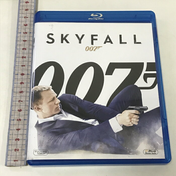 【中古】007/スカイフォール 20世紀 フォックス ホーム エンターテイメント ダニエル・クレイグ [Blu-ray]　SKU04W-240215013009001-000　jan　コンディション中古 - 良い　コンディション説明バーコードがありません。番号「MB-55113」の商品です。ディスク・ケースのセット販売です。その他の付属品はないもとのご理解下さい。盤面は良好です。ケースにスレ、があります。※注意事項※■付録等の付属品がある商品の場合、記載されていない物は『付属なし』とご理解下さい。 ポイント消化 にご利用ください。　送料ゆうメール　商品説明【当店の商品詳細・付属品や状態はコンディション説明でご確認ください。こちらに記載がある場合は書籍本体・内容の説明や元の付属品の説明であり、当店の商品とは異なる場合があります。参考としてご覧ください。】『アバター』を超え全英歴代No.1に輝いた究極のスパイ・アクション!史上最高の007映画!!映画の言葉 “明確な形が見えない不透明な世界――その中で我々は戦うのです&quot;【キャスト&amp;スタッフ】ジェームズ・ボンド…ダニエル・クレイグ(藤 真秀)シルヴァ…ハビエル・バルデム(内田直哉)ギャレス・マロリー…レイフ・ファインズ(原 康義)イヴ…ナオミ・ハリス(杉本ゆう)セヴリン…ベレニス・マーロウ(岡 寛恵)M…ジュディ・デンチ(谷 育子)Q…ベン・ウィショー(川本克彦)監督:サム・メンデス製作:マイケル・G・ウィルソン/バーバラ・ブロッコリ脚本:ニール・パーヴィス/ロバート・ウェイド/ジョン・ローガン●字幕翻訳:戸田奈津子 ●吹替翻訳:松崎広幸 ●翻訳監修:酒井俊之【ストーリー】トルコ イスタンブール。MI6(英国情報局秘密情報部)のエージェント007ジェームズ・ボンドは、各地で潜入捜査をしているNATOの諜報部員の情報が記録されているハードドライブを強奪した敵を追跡し、その組織をあと少しのところまで追い詰める。しかし、あと一歩まで迫ったと・・・　※※※※注意事項※※※※・配送方法は当店指定のものとなります。変更希望の場合は別途追加送料を頂戴します。・送料無料の商品については、当社指定方法のみ無料となります。・商品画像へ、表紙についているステッカーや帯等が映っている場合がありますが、中古品の為付属しない場合がございます。・写真内にある本・DVD・CDなど商品以外のメジャーやライター等のサイズ比較に使用した物、カゴやブックエンド等撮影時に使用した物は付属致しません。コンディション対応表新品未開封又は未使用ほぼ新品新品だがやや汚れがある非常に良い使用されているが非常にきれい良い使用感があるが通読に問題がない可使用感や劣化がある場合がある書き込みがある場合がある付属品欠品している場合がある難あり強い使用感や劣化がある場合がある強い書き込みがある場合がある付属品欠品している場合がある