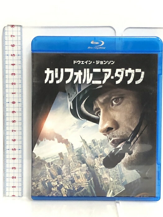 【中古】カリフォルニア・ダウン [WB COLLECTION] [Blu-ray] ワーナー・ブラザース・ホームエンターテイメント ドウェイン・ジョンソン　SKU06A-240215007037001-000　jan4548967358230　コンディション中古 - 良い　コンディション説明ディスク・ケースのセット販売です。その他の付属品はないもとのご理解下さい。盤面は良好です。ケースにスレ、があります。※注意事項※■付録等の付属品がある商品の場合、記載されていない物は『付属なし』とご理解下さい。 ポイント消化 にご利用ください。　送料ゆうメール　商品説明【当店の商品詳細・付属品や状態はコンディション説明でご確認ください。こちらに記載がある場合は書籍本体・内容の説明や元の付属品の説明であり、当店の商品とは異なる場合があります。参考としてご覧ください。】ドウェイン・ジョンソン主演その日、地球が割れる―。自然災害に襲われた時、世界中の誰もが真っ先に想うのは、家族のこと。レスキュー隊でパイロットを務めるレイも同じだった。ネバダ州に巨大地震が発生、全力で救助活動を行うなか、今度は妻と娘のいるカリフォルニア州に激震が!倒壊寸前の高層ビルの屋上から間一髪で妻を救ったレイは、娘を助け出すためにサンフランシスコへ向かう。だが、最悪の事態はこれからだった―。刻一刻と“その時&quot;が近づくなか、レイは生きて再び最愛の娘を抱きしめることが出来るのか?家族を救出するために自らの限界を超えて真の英雄となるレイには、『ワイルド・スピード』のドウェイン・ジョンソン。2013年興行収入を稼いだ俳優ランキング1位を獲得し、今や名実共にエンターテイメント界のトップに君臨する。家族との絆だけを武器に、次々と襲いかかる困難を、力と知恵と信念でなぎ倒す男を迫真のアクションで演じた。超高層ビル群のドミノ倒し、吹き飛ぶハリウッドサイン、地球が割れたかのような大地の深い亀裂──ハリウッドが総力を尽くした臨場感あふれる映像に息をのみ、愛する者を守り抜く・・・　※※※※注意事項※※※※・配送方法は当店指定のものとなります。変更希望の場合は別途追加送料を頂戴します。・送料無料の商品については、当社指定方法のみ無料となります。・商品画像へ、表紙についているステッカーや帯等が映っている場合がありますが、中古品の為付属しない場合がございます。・写真内にある本・DVD・CDなど商品以外のメジャーやライター等のサイズ比較に使用した物、カゴやブックエンド等撮影時に使用した物は付属致しません。コンディション対応表新品未開封又は未使用ほぼ新品新品だがやや汚れがある非常に良い使用されているが非常にきれい良い使用感があるが通読に問題がない可使用感や劣化がある場合がある書き込みがある場合がある付属品欠品している場合がある難あり強い使用感や劣化がある場合がある強い書き込みがある場合がある付属品欠品している場合がある