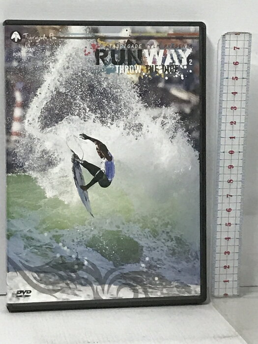 【中古】RUN AWAY2 THROW THE DICE サーフィン DVD TABRIGADE FILM TAKAICHI SASAHARA DVD　SKU05S-240325013059001-003　jan4560489630489　コンディション中古 - 良い　コンディション説明ディスク・ケースのセット販売です。その他の付属品はないもとのご理解下さい。盤面は良好です。ケースにスレ、があります。※注意事項※■付録等の付属品がある商品の場合、記載されていない物は『付属なし』とご理解下さい。 ポイント消化 にご利用ください。　送料ゆうメール　商品説明【当店の商品詳細・付属品や状態はコンディション説明でご確認ください。こちらに記載がある場合は書籍本体・内容の説明や元の付属品の説明であり、当店の商品とは異なる場合があります。参考としてご覧ください。】ワールドツアー最終戦前最後のイベントとなるメオ・リップカール・プロはシーズン中もっとも盛り上がるイベントと言われている。 Tabrigade Film最新作『Runway 2 -Throw the dice-』は、ポルトガルのスーパーチューボスが開催地となるこのイベントをメインにフューチャーする。 ランキングトップのジョンジョン・フローレンスを筆頭に、常勝組のジュリアン・ウィルソン、ジョディ・スミス、連続優勝を狙うガブリエル・メディナ、同世代のコロへ・アンディーノ、そしてポルトガルの波を得意とするカノア・イガラシが激しいサーフィンと戦略で観客を熱狂させた。 そしてオリンピックの開催地に決定し話題となっている千葉県の志田下に世界のトップサーファーが集結したQS6000Chiba Ichinomiya Open。 世界のサーファーがどうやって日本の波を攻略するのか、小波ながら日本のサーファーには見応えありまくりだ。 最後は南アフリカでの最新フリーサーフ映像を含むカノア・イガラシのソロパートを収録。 今だれもがもっとも見たいサーファー、カノア・イガラシの最新フリーサーフ映像を堪能してください・・・　※※※※注意事項※※※※・配送方法は当店指定のものとなります。変更希望の場合は別途追加送料を頂戴します。・送料無料の商品については、当社指定方法のみ無料となります。・商品画像へ、表紙についているステッカーや帯等が映っている場合がありますが、中古品の為付属しない場合がございます。・写真内にある本・DVD・CDなど商品以外のメジャーやライター等のサイズ比較に使用した物、カゴやブックエンド等撮影時に使用した物は付属致しません。コンディション対応表新品未開封又は未使用ほぼ新品新品だがやや汚れがある非常に良い使用されているが非常にきれい良い使用感があるが通読に問題がない可使用感や劣化がある場合がある書き込みがある場合がある付属品欠品している場合がある難あり強い使用感や劣化がある場合がある強い書き込みがある場合がある付属品欠品している場合がある