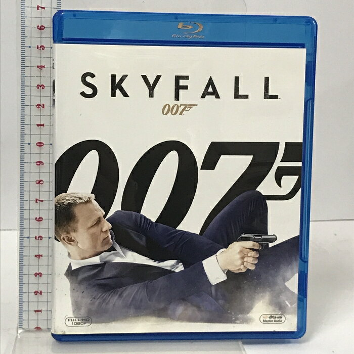 【中古】007 スカイフォール SKYFALL 20世紀フォックスホームエンターテイメント ダニエル・クレイグ [Blu-ray]　SKU02Y-240703013008001-000　jan　コンディション中古 - 良い　コンディション説明バーコードがありません。番号「MB-55113」20世紀フォックスホームエンターテイメントの商品です。ディスク・ケースのセット販売です。その他の付属品はないもとのご理解下さい。盤面は良好です。ケースにスレ、があります。※注意事項※■付録等の付属品がある商品の場合、記載されていない物は『付属なし』とご理解下さい。 ポイント消化 にご利用ください。　送料ゆうメール　商品説明【当店の商品詳細・付属品や状態はコンディション説明でご確認ください。こちらに記載がある場合は書籍本体・内容の説明や元の付属品の説明であり、当店の商品とは異なる場合があります。参考としてご覧ください。】『アバター』を超え全英歴代No.1に輝いた究極のスパイ・アクション!史上最高の007映画!!映画の言葉 “明確な形が見えない不透明な世界――その中で我々は戦うのです&quot;【キャスト&amp;スタッフ】ジェームズ・ボンド…ダニエル・クレイグ(藤 真秀)シルヴァ…ハビエル・バルデム(内田直哉)ギャレス・マロリー…レイフ・ファインズ(原 康義)イヴ…ナオミ・ハリス(杉本ゆう)セヴリン…ベレニス・マーロウ(岡 寛恵)M…ジュディ・デンチ(谷 育子)Q…ベン・ウィショー(川本克彦)監督:サム・メンデス製作:マイケル・G・ウィルソン/バーバラ・ブロッコリ脚本:ニール・パーヴィス/ロバート・ウェイド/ジョン・ローガン●字幕翻訳:戸田奈津子 ●吹替翻訳:松崎広幸 ●翻訳監修:酒井俊之【ストーリー】トルコ イスタンブール。MI6(英国情報局秘密情報部)のエージェント007ジェームズ・ボンドは、各地で潜入捜査をしているNATOの諜報部員の情報が記録されているハードドライブを強奪した敵を追跡し、その組織をあと少しのところまで追い詰める。しかし、あと一歩まで迫ったと・・・　※※※※注意事項※※※※・配送方法は当店指定のものとなります。変更希望の場合は別途追加送料を頂戴します。・送料無料の商品については、当社指定方法のみ無料となります。・商品画像へ、表紙についているステッカーや帯等が映っている場合がありますが、中古品の為付属しない場合がございます。・写真内にある本・DVD・CDなど商品以外のメジャーやライター等のサイズ比較に使用した物、カゴやブックエンド等撮影時に使用した物は付属致しません。コンディション対応表新品未開封又は未使用ほぼ新品新品だがやや汚れがある非常に良い使用されているが非常にきれい良い使用感があるが通読に問題がない可使用感や劣化がある場合がある書き込みがある場合がある付属品欠品している場合がある難あり強い使用感や劣化がある場合がある強い書き込みがある場合がある付属品欠品している場合がある