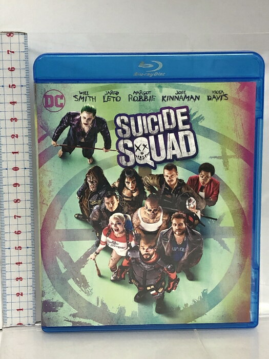 【中古】スーサイド・スクワッド[Blu-ray] ワーナー・ブラザース・ホームエンターテイメント ウィル・スミス　SKU05O-240710007038001-000　jan4548967356731　コンディション中古 - 可　コンディション説明ディスク・ケースのセット販売です。その他の付属品はないもとのご理解下さい。盤面に多少のスレ、キズ、ケースにスレ、多少の傷み、があります。※注意事項※■付録等の付属品がある商品の場合、記載されていない物は『付属なし』とご理解下さい。 ポイント消化 にご利用ください。　送料ゆうメール　商品説明【当店の商品詳細・付属品や状態はコンディション説明でご確認ください。こちらに記載がある場合は書籍本体・内容の説明や元の付属品の説明であり、当店の商品とは異なる場合があります。参考としてご覧ください。】『バットマンvsスーパーマン』のDCが贈る クレイジーでポップな爽快アクション・エンターテインメント! 史上最強の“悪カワ&quot;ヒロインと10人の悪党たち 世界はこいつらに託されてしまった! スーパーヒーローでは世界は救えない! ? 世界崩壊の危機を前に、アメリカ政府がその未来を託したのは、バットマンやスーパーマンではなく、クレイジーな“悪党&quot;たちだった! 思いがけず“正義のヒーロー&quot;を任された寄せ集めの悪党たちは、世界を救えるのか! ? 悪の力が暴発する、クレイジーでポップな爽快アクションエンターテインメント! ※映像特典、商品仕様、ジャケット写真などは予告無く変更となる場合がございます。　※※※※注意事項※※※※・配送方法は当店指定のものとなります。変更希望の場合は別途追加送料を頂戴します。・送料無料の商品については、当社指定方法のみ無料となります。・商品画像へ、表紙についているステッカーや帯等が映っている場合がありますが、中古品の為付属しない場合がございます。・写真内にある本・DVD・CDなど商品以外のメジャーやライター等のサイズ比較に使用した物、カゴやブックエンド等撮影時に使用した物は付属致しません。コンディション対応表新品未開封又は未使用ほぼ新品新品だがやや汚れがある非常に良い使用されているが非常にきれい良い使用感があるが通読に問題がない可使用感や劣化がある場合がある書き込みがある場合がある付属品欠品している場合がある難あり強い使用感や劣化がある場合がある強い書き込みがある場合がある付属品欠品している場合がある