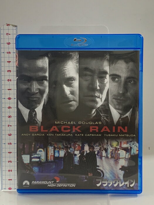 【中古】ブラック・レイン デジタル・リマスター版 ジャパン・スペシャル・コレクターズ・エディション NBCユニバーサルエンターテインメント マイケル・ダグラス Blu-ray　SKU00D-250725014010001-000　jan　コンディション中古 - 良い　コンディション説明バーコードがありません。番号「J1111860」の商品です。発売元は「NBCユニバーサルエンターテインメント」です。盤面は良好です。ケースにスレ、があります。※注意事項※■付録等の付属品がある商品の場合、記載されていない物は『付属なし』とご理解下さい。 ポイント消化 にご利用ください。　送料ゆうメール　商品説明【当店の商品詳細・付属品や状態はコンディション説明でご確認ください。こちらに記載がある場合は書籍本体・内容の説明や元の付属品の説明であり、当店の商品とは異なる場合があります。参考としてご覧ください。】高倉 健vs.松田優作――二度と叶わないただ一つの競演映画。日米オールスターキャストで贈るアクション・サスペンス巨編が最強になって蘇る!!●高倉 健vs.松田優作――二度と叶わないただ一つの競演映画。日米オールスターキャストで贈るアクション・サスペンス巨編が最強になって蘇る!!【ストーリー】ニューヨークで起きた惨殺事件の犯人・佐藤を逮捕したNY市警のニックとチャーリー。彼らは日本へ護送する途中で佐藤に逃げられてしまう。大阪府警の協力を得て捜査のため足を踏み入れた大阪で、ニックたちはミステリアスな暗黒街にうごめくヤクザの標的になってしまう…。【キャスト】ニック…マイケル・ダグラス(内田直哉)チャーリー…アンディ・ガルシア(森川智之)松本…高倉健(立木文彦)佐藤…松田優作【スタッフ】監督:リドリー・スコット製作:スタンリー・R・ジャッフェ/シェリー・ランシング脚本:クレイグ・ボロティン/ウォーレン・ルイス製作総指揮:クレイグ・ボロティン/ジュリー・カーカム撮影監督:ヤン・デ・ボン編集:トム・ロルフ音楽:ハンス・ジマー●字幕翻訳:戸田 奈津・・・　※※※※注意事項※※※※・配送方法は当店指定のものとなります。変更希望の場合は別途追加送料を頂戴します。・送料無料の商品については、当社指定方法のみ無料となります。・商品画像へ、表紙についているステッカーや帯等が映っている場合がありますが、中古品の為付属しない場合がございます。・写真内にある本・DVD・CDなど商品以外のメジャーやライター等のサイズ比較に使用した物、カゴやブックエンド等撮影時に使用した物は付属致しません。コンディション対応表新品未開封又は未使用ほぼ新品新品だがやや汚れがある非常に良い使用されているが非常にきれい良い使用感があるが通読に問題がない可使用感や劣化がある場合がある書き込みがある場合がある付属品欠品している場合がある難あり強い使用感や劣化がある場合がある強い書き込みがある場合がある付属品欠品している場合がある