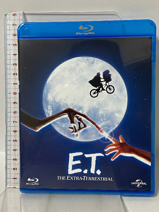 【中古】E.T. NBCユニバーサル・エンターテイメント ヘンリー・トーマス 「Blu-ray」　SKU04N-260501009018001-002　jan　コンディション中古 - 良い　コンディション説明バーコードがありません。番号「BD-25229」の商品です。発売元は「NBCユニバーサル・エンターテイメント」です。ディスク・ケースのセット販売です。その他の付属品はないもとのご理解下さい。盤面は良好です。ケースにスレ、があります。※注意事項※■付録等の付属品がある商品の場合、記載されていない物は『付属なし』とご理解下さい。 ポイント消化 にご利用ください。　送料ゆうメール　商品説明【当店の商品詳細・付属品や状態はコンディション説明でご確認ください。こちらに記載がある場合は書籍本体・内容の説明や元の付属品の説明であり、当店の商品とは異なる場合があります。参考としてご覧ください。】あの時 子供だった大人へ。 そして これから大人になる子供へ…。スピルバーグが贈るSFファンタジーの金字塔!【ストーリー】満天に星の輝くある夜、森に囲まれた人気のない草原の空き地に不思議な飛行物体が着陸した。ハッチが開き、冷たい夜の空気の中に姿を現したのは宇宙からの訪問者たち。そして…。孤独な10才の少年エリオットと、地球にたったひとり置き去りにされた宇宙人E.T."との物語が始まる・・・。【キャスト】ディー・ウォーレス/ヘンリー・トーマス/ロバート・マクノートン/ドリュー・バリモア/ ピーター・コヨーテ【スタッフ】監督:スティーヴン・スピルバーグ/製作:スティーヴン・スピルバーグ/キャスリーン・ケネディ/脚本:メリッサ・マシスン/特撮:ILM/音楽:ジョン・ウィリアムズ【特典】◆未公開シーン/スピルバーグが語る『E.T.』/『E.T.』制作記録/スペシャルオリンピックスTVスポット他 3時間を超える映像特典を収録■製作:1982年 アメリカ■Disc枚数:1■収録時間:115分(C) 1982 &amp; 2002 UNIVERSA・・・　※※※※注意事項※※※※・配送方法は当店指定のものとなります。変更希望の場合は別途追加送料を頂戴します。・送料無料の商品については、当社指定方法のみ無料となります。・商品画像へ、表紙についているステッカーや帯等が映っている場合がありますが、中古品の為付属しない場合がございます。・写真内にある本・DVD・CDなど商品以外のメジャーやライター等のサイズ比較に使用した物、カゴやブックエンド等撮影時に使用した物は付属致しません。コンディション対応表新品未開封又は未使用ほぼ新品新品だがやや汚れがある非常に良い使用されているが非常にきれい良い使用感があるが通読に問題がない可使用感や劣化がある場合がある書き込みがある場合がある付属品欠品している場合がある難あり強い使用感や劣化がある場合がある強い書き込みがある場合がある付属品欠品している場合がある