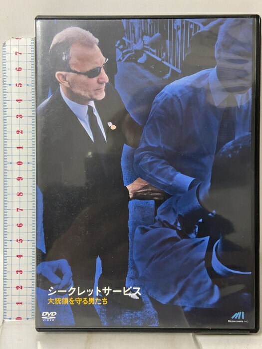 【中古】シークレットサービス 大統領を守る男たち メディアリンクス 「DVD」　SKU04X-260826009038001-002　jan4589792860086　コンディション中古 - 良い　コンディション説明発売元は「メディアリンクス」です。ディスク・ケースのセット販売です。その他の付属品はないものとご理解下さい。盤面は良好です。ケースにスレ、があります。※注意事項※■付録等の付属品がある商品の場合、記載されていない物は『付属なし』とご理解下さい。 ポイント消化 にご利用ください。　送料ゆうメール　商品説明【当店の商品詳細・付属品や状態はコンディション説明でご確認ください。こちらに記載がある場合は書籍本体・内容の説明や元の付属品の説明であり、当店の商品とは異なる場合があります。参考としてご覧ください。】内容紹介米国大統領の行く先々には、必ず彼らの姿がある。大統領を警護するシークレットサービスの精鋭たちだ。危険はどこに潜んでいるかわからない。彼らの任務は、大きな影響力をもつ米国大統領へのあらゆる脅威を排除すること。秒刻みで決められるスケジュール、繰り返される地元警察との打ち合わせ、不審物や不審者の徹底的な洗い出し…。わずか数時間の訪問のために、数千人の関係者が数週間の時間をかけて準備にあたる。収録時間 : 47分ジャンル : ドキュメンタリー仕様 : カラー音声 : 英語字幕 : 日本語　※※※※注意事項※※※※・配送方法は当店指定のものとなります。変更希望の場合は別途追加送料を頂戴します。・送料無料の商品については、当社指定方法のみ無料となります。・商品画像へ、表紙についているステッカーや帯等が映っている場合がありますが、中古品の為付属しない場合がございます。・写真内にある本・DVD・CDなど商品以外のメジャーやライター等のサイズ比較に使用した物、カゴやブックエンド等撮影時に使用した物は付属致しません。コンディション対応表新品未開封又は未使用ほぼ新品新品だがやや汚れがある非常に良い使用されているが非常にきれい良い使用感があるが通読に問題がない可使用感や劣化がある場合がある書き込みがある場合がある付属品欠品している場合がある難あり強い使用感や劣化がある場合がある強い書き込みがある場合がある付属品欠品している場合がある