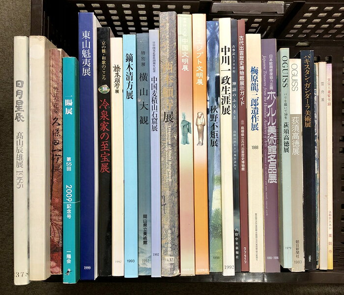 【中古】図録 東洋美術 関連書籍 まとめて 25冊以上 セット 横山大観 東山魁夷 荻須高徳 鏑木清方 梅原龍三郎 他　SKUDAE-260919013017001-000　jan　コンディション中古 - 難あり　コンディション説明※同系書籍のおまとめ販売となります。※大量のセットですので、難あり商品が混じる事をご理解の上ご購入ください。※写真をご確認の上ご購入下さい。※タイトルにそぐわない書籍がある場合があります。※大量セットのため数え間違いがある場合があります。※かぶりがある場合があります。※一冊ずつ細かくチェックは行っておりませんので書き込み、値札貼り付け、破れ、水濡れ等がある場合があります。※バラ売りは行っておりません。※ ポイント消化 にご利用ください。スレ、ヨレ、ヤケ、シミ、傷み、があります。本を読むことに支障はございません。※注意事項※■商品・状態はコンディションガイドラインに基づき、判断・出品されております。■付録等の付属品がある商品の場合、記載されていない物は『付属なし』とご理解下さい。※ ポイント消化 にご利用ください。　送料飛脚宅急便　商品説明【当店の商品詳細・付属品や状態はコンディション説明でご確認ください。こちらに記載がある場合は書籍本体・内容の説明や元の付属品の説明であり、当店の商品とは異なる場合があります。参考としてご覧ください。】　※※※※注意事項※※※※・配送方法は当店指定のものとなります。変更希望の場合は別途追加送料を頂戴します。・送料無料の商品については、当社指定方法のみ無料となります。・商品画像へ、表紙についているステッカーや帯等が映っている場合がありますが、中古品の為付属しない場合がございます。・写真内にある本・DVD・CDなど商品以外のメジャーやライター等のサイズ比較に使用した物、カゴやブックエンド等撮影時に使用した物は付属致しません。コンディション対応表新品未開封又は未使用ほぼ新品新品だがやや汚れがある非常に良い使用されているが非常にきれい良い使用感があるが通読に問題がない可使用感や劣化がある場合がある書き込みがある場合がある付属品欠品している場合がある難あり強い使用感や劣化がある場合がある強い書き込みがある場合がある付属品欠品している場合がある