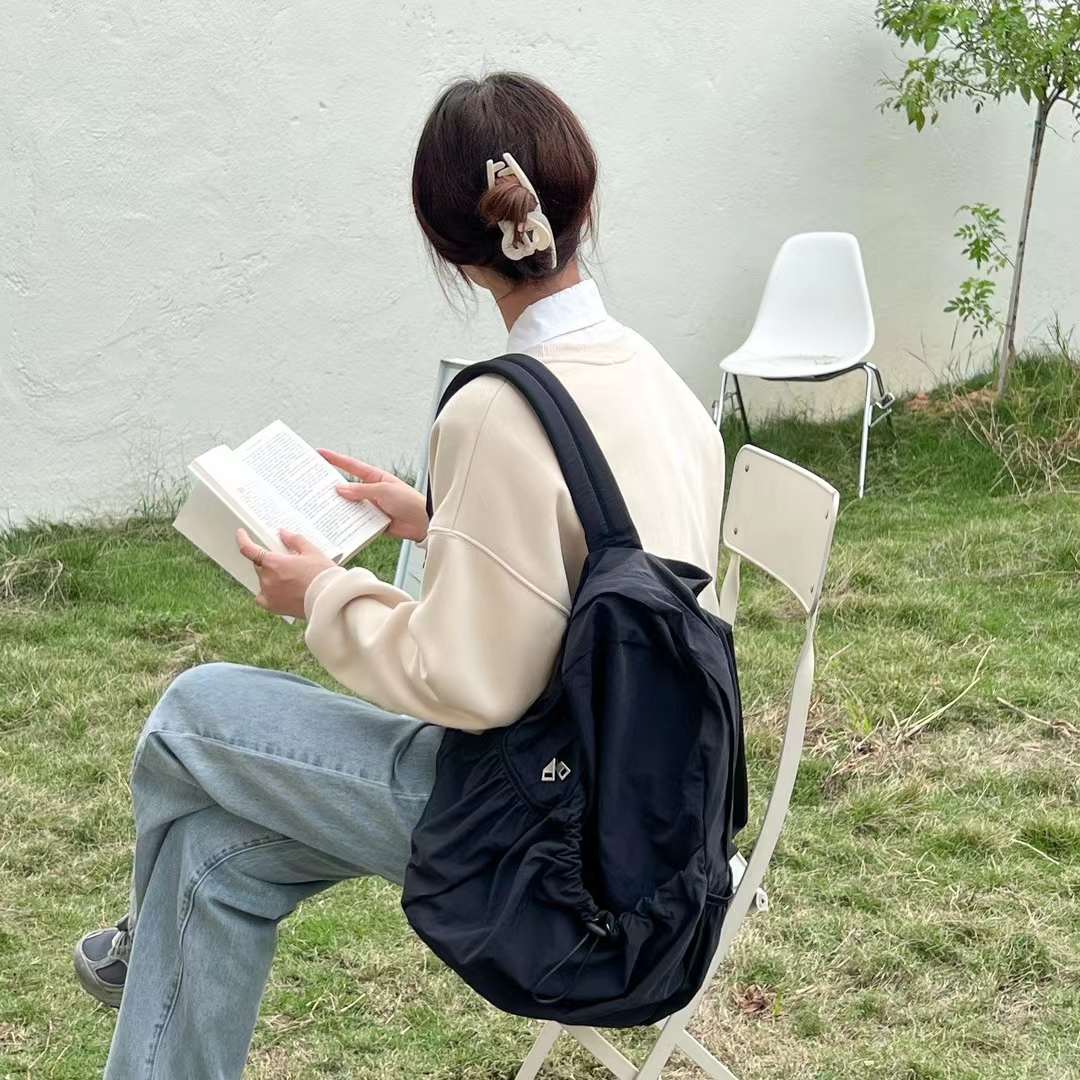 バックパック レディース 超軽量 軽い バッグ おしゃれ きれいめ 軽い A4リュック ナイロン 通勤 通学 大人 かわいい 折りたたみ 人気