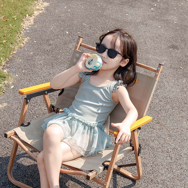 商品情報サイズ：M=90cm / L=100cm / XL=110cm / 2XL=120cm / 3XL=130cm/ 4XL=140cmカラー：ブルー / イエローサイズ/寸法：M/ バスト49cm着丈40cm 体重6-11kgL/ バスト52cm着丈43cm 体重11-23kgXL/ バスト55cm着丈46cm 体重23-15.5kg2XL / バスト58cm着丈49cm 体重15.5-18kg3XL / バスト63cm着丈53cm 体重18-20kg4XL / バスト68cm着丈57cm体重20-22.5kg素材:ポリエステルセット内容：トップス＋ズボン+水泳帽注意事項：※サイズは人の手によって測っているため、実寸は商品によって（2-4cm前後）に誤差が生じる場合がございますので、予めご了承くださいませ。※お品物の色合いは、写真撮影、パソコン画面表示等の環境の違いにより、若干異なる場合がございますので予めご了承下さい。XL=130cm / 4XL=140cm キュート 女児 ガールズ 体型カバー 女子 水遊び プール 海 川 動きやすい キッズ 水着 女の子 ワンピース セパレート おしゃれ かわいい 子供水着 5商品情報サイズ：M=90cm / L=100cm / XL=110cm / 2XL=120cm / 3XL=130cm/ 4XL=140cm カラー：ブルー / イエロー サイズ/寸法：M/ バスト49cm着丈40cm 体重6-11kgL/ バスト52cm着丈43cm 体重11-23kgXL/ バスト55cm着丈46cm 体重23-15.5kg2XL / バスト58cm着丈49cm 体重15.5-18kg3XL / バスト63cm着丈53cm 体重18-20kg4XL / バスト68cm着丈57cm体重20-22.5kg 素材:ポリエステル セット内容：トップス＋ズボン+水泳帽 注意事項：※サイズは人の手によって測っているため、実寸は商品によって（2-4cm前後）に誤差が生じる場合がございますので、予めご了承くださいませ。※お品物の色合いは、写真撮影、パソコン画面表示等の環境の違いにより、若干異なる場合がございますので予めご了承下さい。