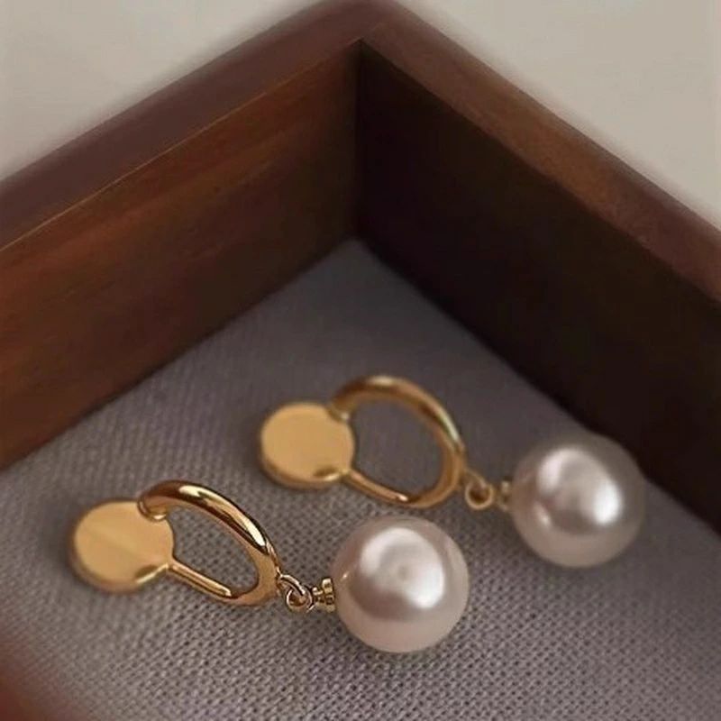 Rakuten - パール イヤリング フォーマル 結婚式 アクセサリー 蚊香盤 痛くない スワロフスキー 10mm シンプル 上品 大人 レディース 通勤 お呼ば