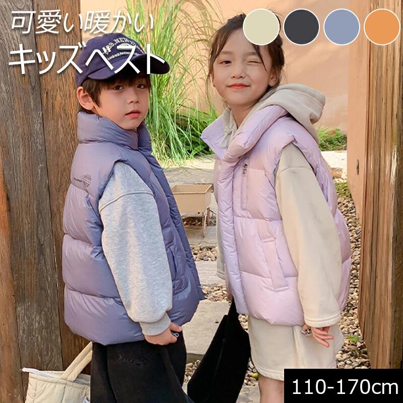 商品情報★おすすめポイント★《1》着心地がよくて動きやすく、しっかりとした縫製で安心して着ることができる。《2》使い勝手な良いベーシックカラーで、男の子も女の子にも着用していただけるアイテム。《3》Tシャツ、シャツ、パーカーなどの上にも気軽に羽織れる、着回しやすいアイテム。サイズ明細:110【cm】総丈46 バスト94 肩幅36cm 適用身長105-115CM120【cm】総丈49 バスト98 肩幅37.5cm 適用身長115-125CM130【cm】総丈52 バスト102 肩幅39cm 適用身長125-135CM140【cm】総丈55 バスト106 肩幅40.5cm 適用身長135-145CM150【cm】総丈58 バスト110 肩幅42cm 適用身長145-155CM160【cm】総丈61 バスト114 肩幅43.5cm 適用身長155-165CM170【cm】総丈64 バスト118 肩幅45cm 適用身長165-175CMご注意：※素人採寸ですので、若干の誤差がございます、ご了承ください。生産国:made in China素材：表生地 ポリエステル充填物 ポリエステル+コットンサイズ：110cm / 120cm / 130cm / 140cm / 150cm / 160cm / 170cmカラー:ブラック / パープル / オレンジ / ブルー知っておいて頂きたいこと※濡れたままの放置や長時間の浸漬はしないで下さい。※汗や雨で湿った状態では特に、注意が必要です。淡い色の衣類?バッグ等を一緒に使用される際にもご注意下さい。※平らな面に置いて測定しておりますので、実際に着用されるとサイズが異なる場合がございますが、予めご了承下さい。※画面上の色はブラウザや設定により、実物とは異なる場合があります。性 暖かい 軽量 おしゃれ 羽織 小学生 中学生 通園通学 110-170 おしゃれ おすすめ 送料無料 子ども服 中綿ベスト キッズ ベスト キッズ服 秋冬 春 防寒 子供服 こども服 アウトドア コート ノースリーブ キャンプ 通学 通園 お出かけ サイズ：110cm / 120cm / 130cm / 140cm / 150cm / 160cm / 170cm カラー: ブラック / パープル / オレンジ / ブルー★おすすめポイント★《1》着心地がよくて動きやすく、しっかりとした縫製で安心して着ることができる。《2》使い勝手な良いベーシックカラーで、男の子も女の子にも着用していただけるアイテム。《3》Tシャツ、シャツ、パーカーなどの上にも気軽に羽織れる、着回しやすいアイテム。素材表生地 ポリエステル充填物 ポリエステル+コットンサイズ明細:110【cm】総丈46 バスト94 肩幅36cm 適用身長105-115CM120【cm】総丈49 バスト98 肩幅37.5cm 適用身長115-125CM130【cm】総丈52 バスト102 肩幅39cm 適用身長125-135CM140【cm】総丈55 バスト106 肩幅40.5cm 適用身長135-145CM150【cm】総丈58 バスト110 肩幅42cm 適用身長145-155CM160【cm】総丈61 バスト114 肩幅43.5cm 適用身長155-165CM170【cm】総丈64 バスト118 肩幅45cm 適用身長165-175CMご注意：※素人採寸ですので、若干の誤差がございます、ご了承ください。中国製made in China知っておいて頂きたいこと※濡れたままの放置や長時間の浸漬はしないで下さい。※汗や雨で湿った状態では特に、注意が必要です。淡い色の衣類?バッグ等を一緒に使用される際にもご注意下さい。※平らな面に置いて測定しておりますので、実際に着用されるとサイズが異なる場合がございますが、予めご了承下さい。※画面上の色はブラウザや設定により、実物とは異なる場合があります。 5 商品情報★おすすめポイント★《1》着心地がよくて動きやすく、しっかりとした縫製で安心して着ることができる。《2》使い勝手な良いベーシックカラーで、男の子も女の子にも着用していただけるアイテム。《3》Tシャツ、シャツ、パーカーなどの上にも気軽に羽織れる、着回しやすいアイテム。 サイズ明細:110【cm】総丈46 バスト94 肩幅36cm 適用身長105-115CM120【cm】総丈49 バスト98 肩幅37.5cm 適用身長115-125CM130【cm】総丈52 バスト102 肩幅39cm 適用身長125-135CM140【cm】総丈55 バスト106 肩幅40.5cm 適用身長135-145CM150【cm】総丈58 バスト110 肩幅42cm 適用身長145-155CM160【cm】総丈61 バスト114 肩幅43.5cm 適用身長155-165CM170【cm】総丈64 バスト118 肩幅45cm 適用身長165-175CMご注意：※素人採寸ですので、若干の誤差がございます、ご了承ください。 生産国:made in China 素材：表生地 ポリエステル充填物 ポリエステル+コットン サイズ：110cm / 120cm / 130cm / 140cm / 150cm / 160cm / 170cm カラー:ブラック / パープル / オレンジ / ブルー 知っておいて頂きたいこと※濡れたままの放置や長時間の浸漬はしないで下さい。※汗や雨で湿った状態では特に、注意が必要です。淡い色の衣類?バッグ等を一緒に使用される際にもご注意下さい。※平らな面に置いて測定しておりますので、実際に着用されるとサイズが異なる場合がございますが、予めご了承下さい。※画面上の色はブラウザや設定により、実物とは異なる場合があります。