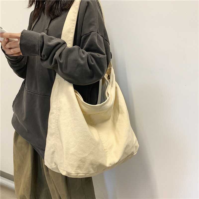 Rakuten - 斜めショルダーバッグ女子大学生の授業バッグinsは怠惰な風が日系大容量の純色キャンバスバッグを組み合わせている