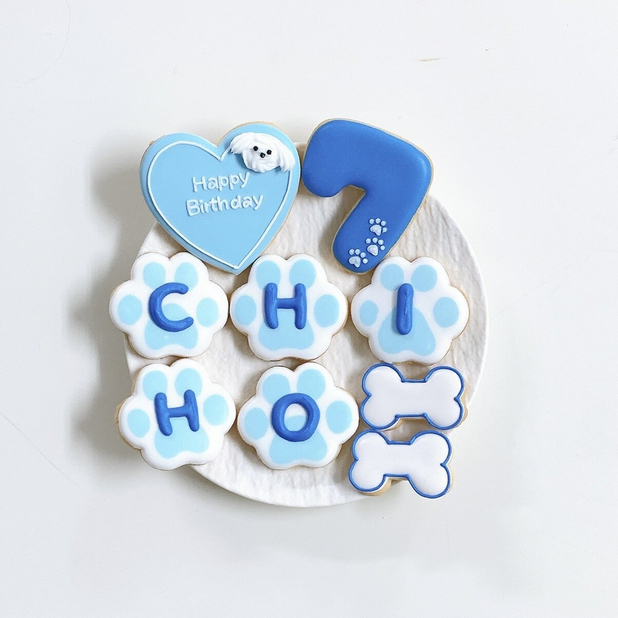 【10文字】トイプー♡肉球アイシングクッキーセット《アルファベット・数字・ひらがな：10枚》【 アイシングクッキー 数字 アルファベット ひらがな わんちゃん 犬 クッキー ハート 記念日 誕生日 推し活 お祝い サプライズ かわいい 可愛い 】