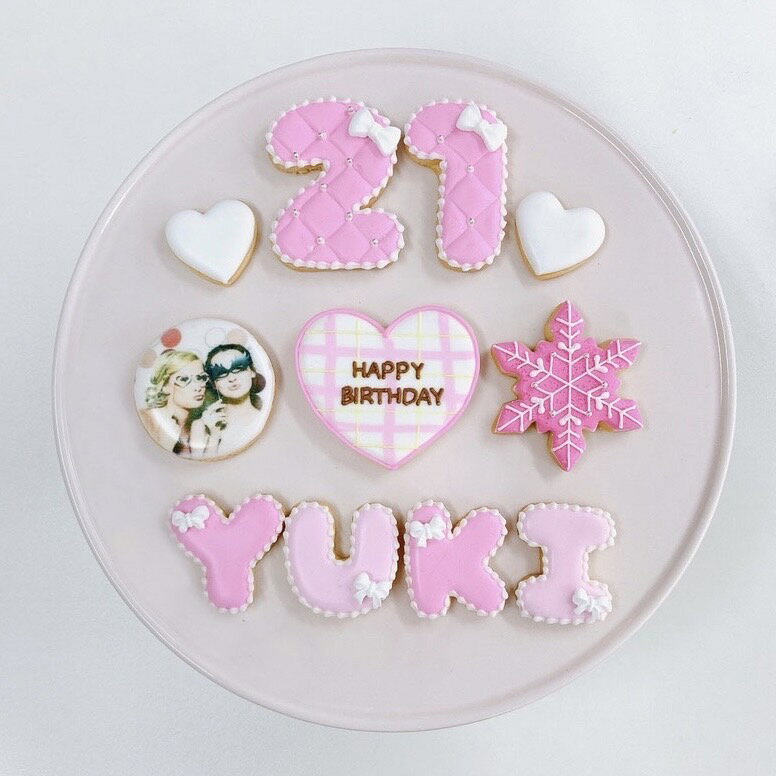 【8文字】キルティングとチェックがかわいい♪ 豪華な推し活クッキーセット《アルファベット・数字：8枚》【 アイシングクッキー オーダー 数字 クッキー ハート 誕生日 お祝い サプライズ 父の日 かわいい 可愛い キルティング チェック 】