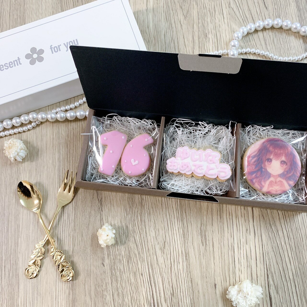 セレブレイト・クッキーBOX（プリントクッキー＋うちわ文字クッキー＋数字クッキー2枚まで）【選べる9色｜アイシングクッキー】