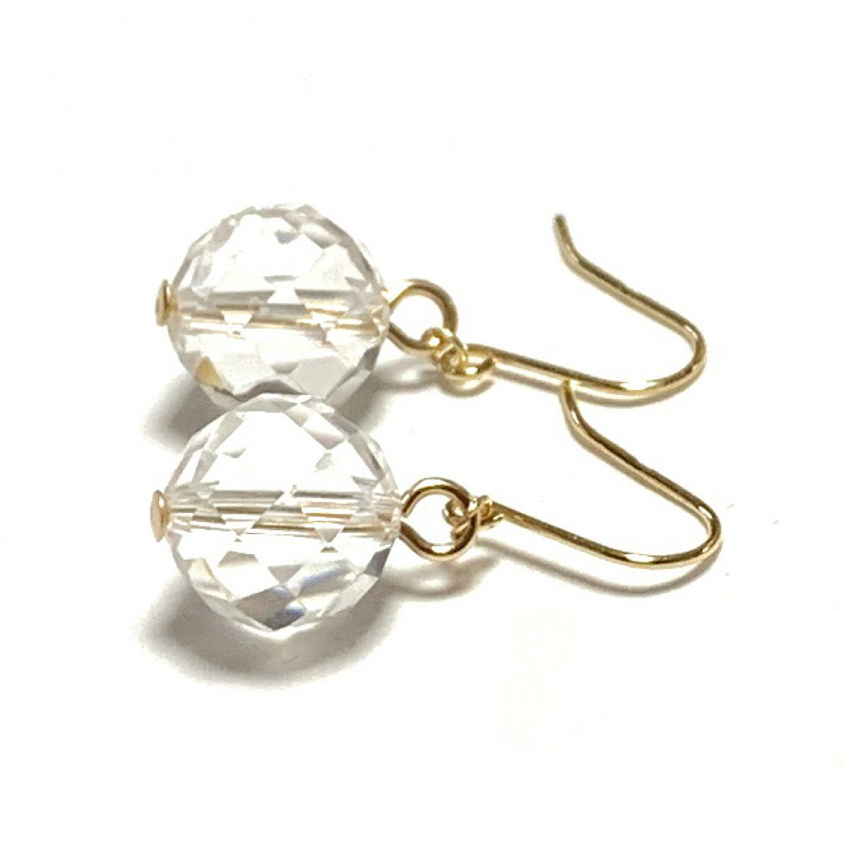 【Rvaru】 K18ピアス 本水晶 64面 8mm フックピアス クリスタル クォーツ K18YG 18金イエローゴールド ワイヤーピアス 誕生石 イヤリング チャーム 18K 人気 ギフト 誕生日 バースデー プレゼント 結婚記念日 お祝い クリスマス ホワイトデー 母の日 彼女 妻 贈り物のサムネイル