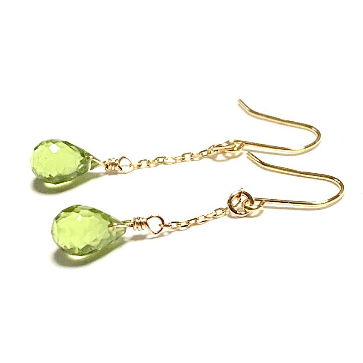ペリドット ピアス イヤリング K18 ペリドット ドロップ チェーンフックピアス K18YG 18金イエローゴールド 誕生石 天然石 イヤリング チャーム 18K 人気 ギフト 誕生日 バースデー プレゼント 結婚記念日 お祝い クリスマス ホワイトデー 母の日 彼女 贈り物