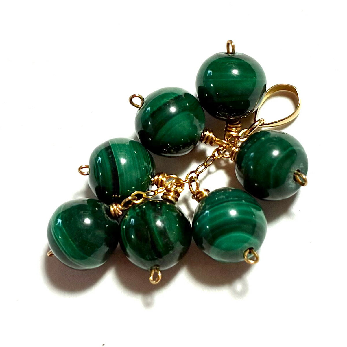 【Rvaru】 《特価品》 K18 マラカイト トップ 8mm フラワーバンチタイプ ペンダントトップ 大ぶり 孔雀石 K18YG 18金イエローゴールド ネックレストップ 誕生石 天然石 18K 人気 ギフト 誕生日 バースデー プレゼント 結婚記念日 クリスマス ホワイトデー 母の日 彼女 贈り物