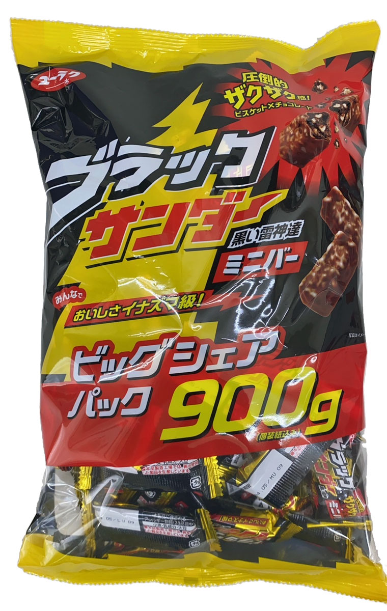 ユーラク　ブラックサンダー　ミニバー 900g ココアクッキーとプレーンビスケットを混ぜ合わせて チョコレートでコーティングした、食べやすいサイズのチョコバーです。 ココアのほろ苦さとチョコレートの甘みがマッチした、 ザクザクした食感がクセになる商品です。 あの子もその子も、そのお友達の家族とも たっぷり分けられる、ビッグシェアパックです。 名　称：準チョコレート菓子 原材料名：ココアクッキー、砂糖、植物油脂、小麦粉、脱脂粉乳、全粉乳、乳糖、ココアパウダー、カカオマス、ショートニング、食塩、ホエイパウダー、甘味料（ソルビトール）、膨脹剤、乳化剤、卵殻カルシウム、香料、（原材料の一部に大豆を含む） 内容量：900g 【3,980円以上送料無料についての注意事項】 ※同一の対応ショップで同一注文・同一配送先へのお買い物合計額が3,980円(税込)以上の時に送料無料になります。 ※沖縄県、離島は送料無料ラインの対象外となります。別途、送料が発生します。 ※大型宅配便・クール便は、送料無料ラインの対象外となります。 ※お買い物額の合計が3,980円（税込）以上でも、送料無料ライン対象外の 商品が含まれていると、送料無料にはなりません。 ※一度注文を行われた後で、複数の注文をまとめることはできません。