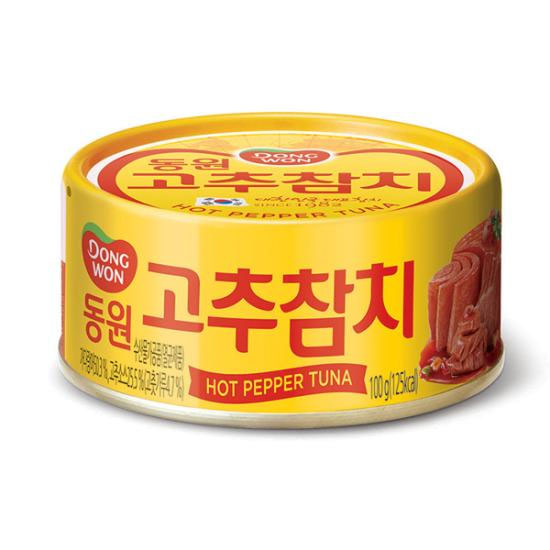 唐辛子ツナ 100g×12個セット　やみつき韓国ツナ缶 韓国で売り上げNO,1のツナ缶です。 カツオと野菜を唐辛子ソースで味付けた そのままでもお料理にも使える便利なツナ缶。 ラーメンの上にのせれば「ピリ辛ラーメン」 トマトソースとあわせて「アラビアータ」 卵とごはんで「ピリ辛チャーハン」 韓国のり巻き(キンパ)の具にも♪ 缶はプルタブ付きです。 パッケージの箱は日本語表記がありますが、 缶には韓国語(ハングル)のみの表記となります。 名称：味付けかつお（唐辛子ツナ） 原材料名：カツオ、唐辛子ソース（トマトペースト、砂糖、唐辛子粉、にんにく、牛肉エキス、酵母エキス、食塩、玉ねぎ粉末、こしょう加工品）、野菜（じゃがいも、にんじん、玉ねぎ）、植物油脂/甘味料（ソルビトール）、調味料（アミノ酸等）、香辛料抽出物、増粘剤（加工デンプン）、パプリカ色素、（一部に大豆・牛肉・ゼラチンを含む） 内容量：1200g（100g&#9747;12個） 保存方法：直射日光、高温多湿を避けて保存。 原材料名：大韓民国 【3,980円以上送料無料についての注意事項】 ※同一の対応ショップで同一注文・同一配送先へのお買い物合計額が3,980円(税込)以上の時に送料無料になります。 ※沖縄県、離島は送料無料ラインの対象外となります。別途、送料が発生します。 ※大型宅配便・クール便は、送料無料ラインの対象外となります。 ※お買い物額の合計が3,980円（税込）以上でも、送料無料ライン対象外の 商品が含まれていると、送料無料にはなりません。 ※一度注文を行われた後で、複数の注文をまとめることはできません。　