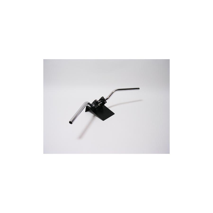 メーカー名：アルキャンハンズメーカー品番：D00004C販売備考：W675/H90タイプ：ベーシック1型サイズ：W675/H90材質[素材]：スチール内径：22.2◆｢画一的なポジションでは満足出来ない｣◆アルキャンハンズのハンドルは汎用設計で多くの車体に対応しています◆またレース活動での使用、街乗り走行での使用、あらゆるロケーションに対応する為に開発されました◆材質のスチールやコーティングとなるメッキ加工にもこだわりの技術が入っています◆ロード系にベストマッチ◆補修にも最適な究極スタイル◆全高：90mm◆全幅：675mm◆ホルダー取付部の有効幅：125mm◆プルバックサイズ：140mm◆内入角度：30°◆前傾角度：70°◆スチール製◆ハイテクノロジーベンダー加工◆ストレートポリッシャー加工◆ハンドポリッシャー加工◆エクセレントハードクロームメッキ◆外径：φ22．2◆肉厚：2mm※ご注意ください※・車両やカスタムの状況により、ロング（一部ショート）ワイヤーやブレーキホースの変更、ハーネスの延長作業等が必要な場合があります・また、アルキャンハンズ製品のハンドルは汎用製を高めるため、スイッチ回り止めの為の、穴あけ加工は施しておりません・車両により穴あけ位置が異なりますので、ご自身で加工をお願い致します